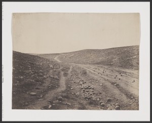 Roger Fenton, 'The valley of the shadow of death', 1855, zoutdruk, 28 x 36 cm, Library of Congress Prints and Photographs Division, Washington